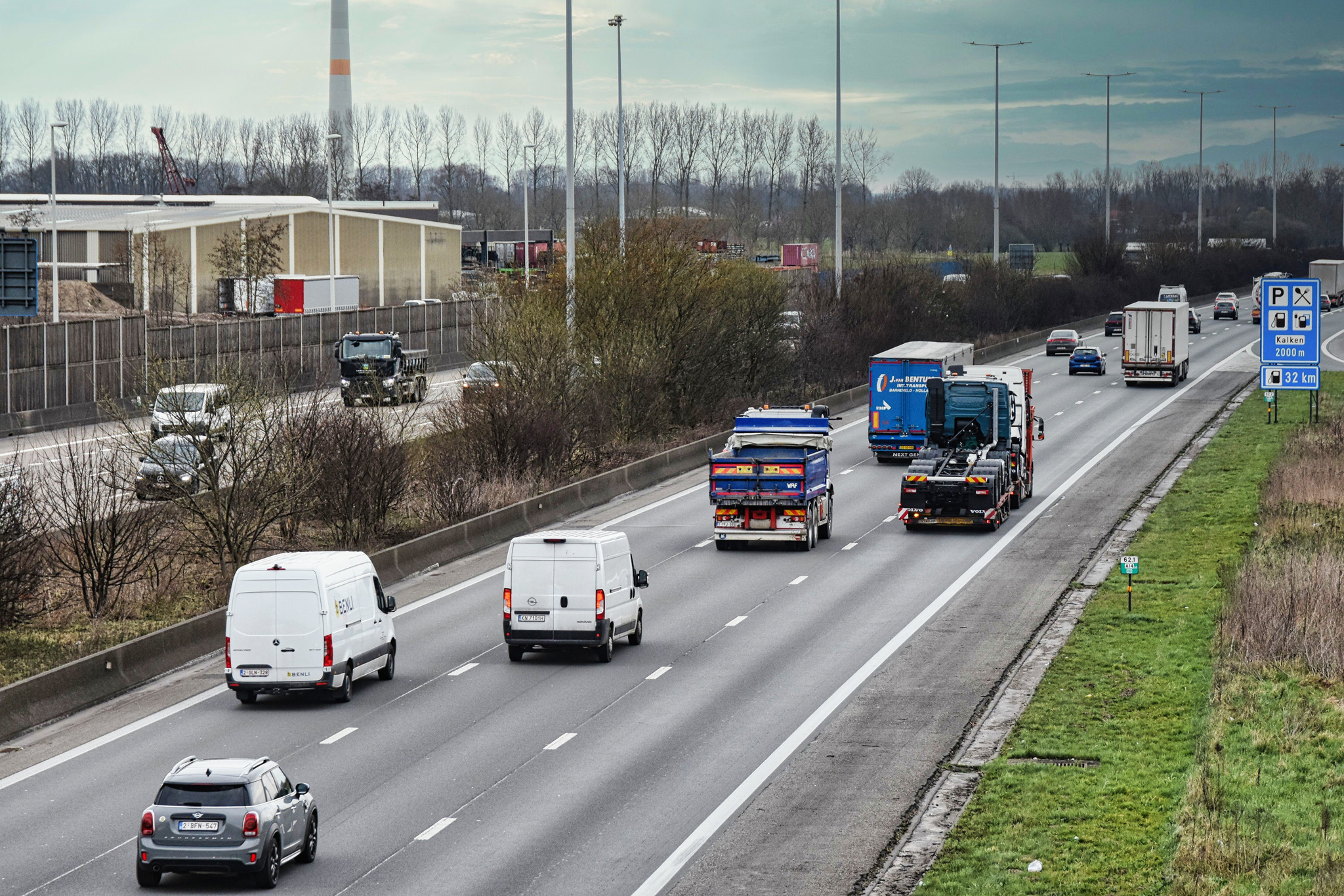 Verschillende Rijstroken Asfaltvernieuwing op E17 richting Antwerpen tijdens zomervakantie – Lo ...
